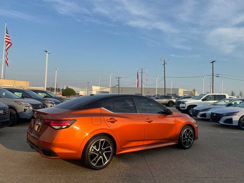 Certified 2025 Nissan Sentra SR FWD image 21