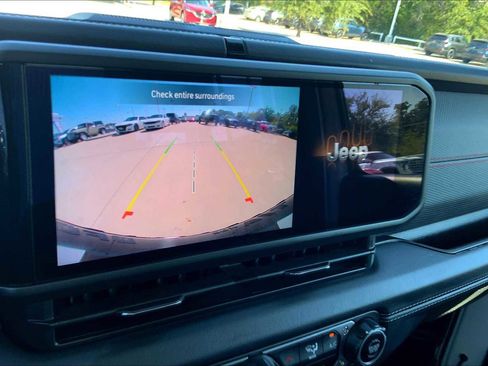 Used 2025 Jeep Wrangler Unlimited Rubicon image 27