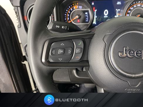 Used 2025 Jeep Wrangler Unlimited Rubicon w/ Convenience Group AWD/4WD image 21