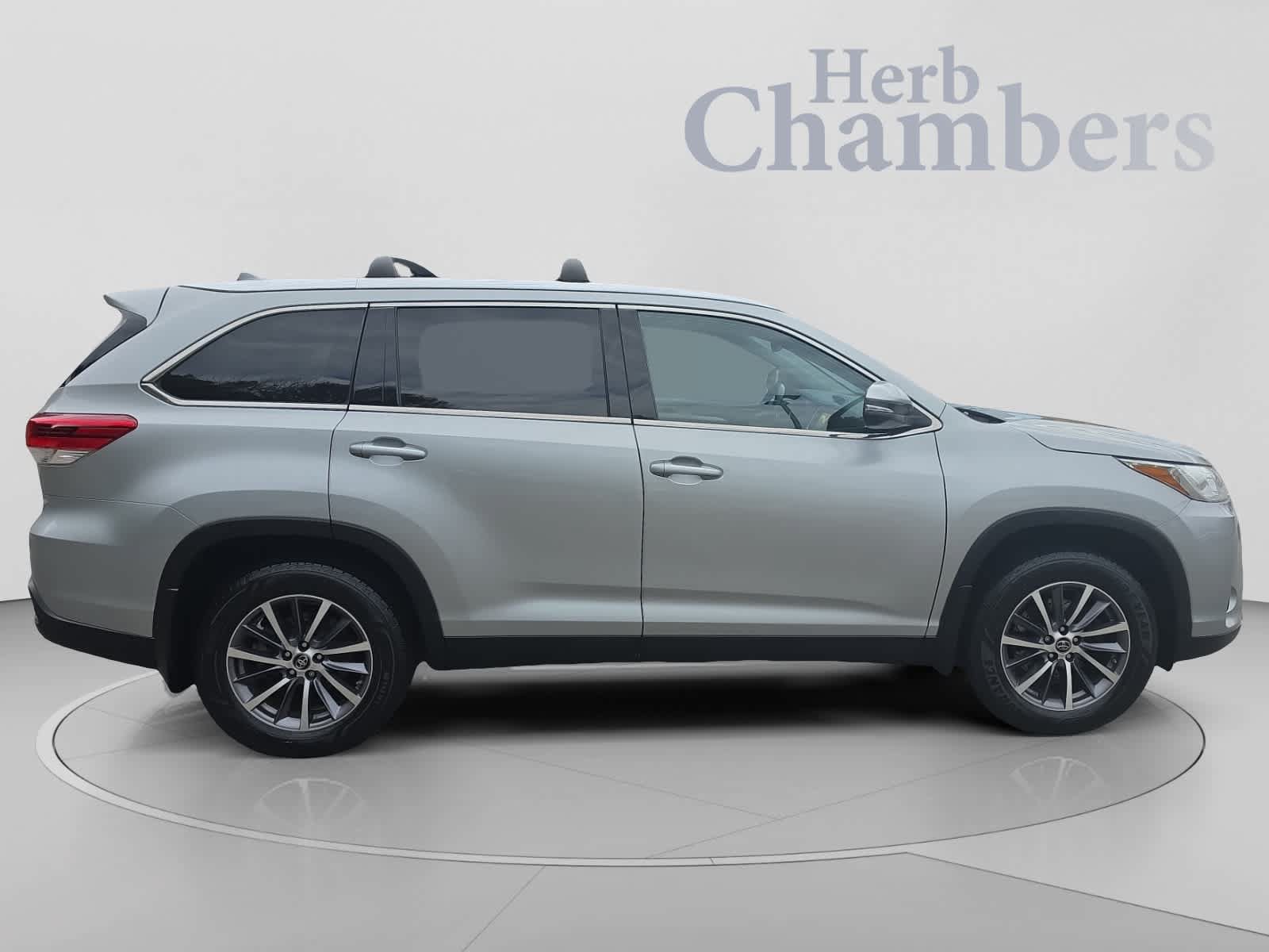 Used 2019 Toyota Highlander XLE AWD/4WD image 12