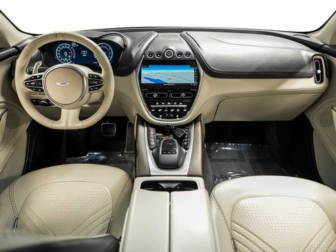 Used 2021 Aston Martin DBX image 4
