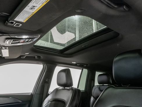 Used 2024 Jeep Grand Cherokee Altitude image 9