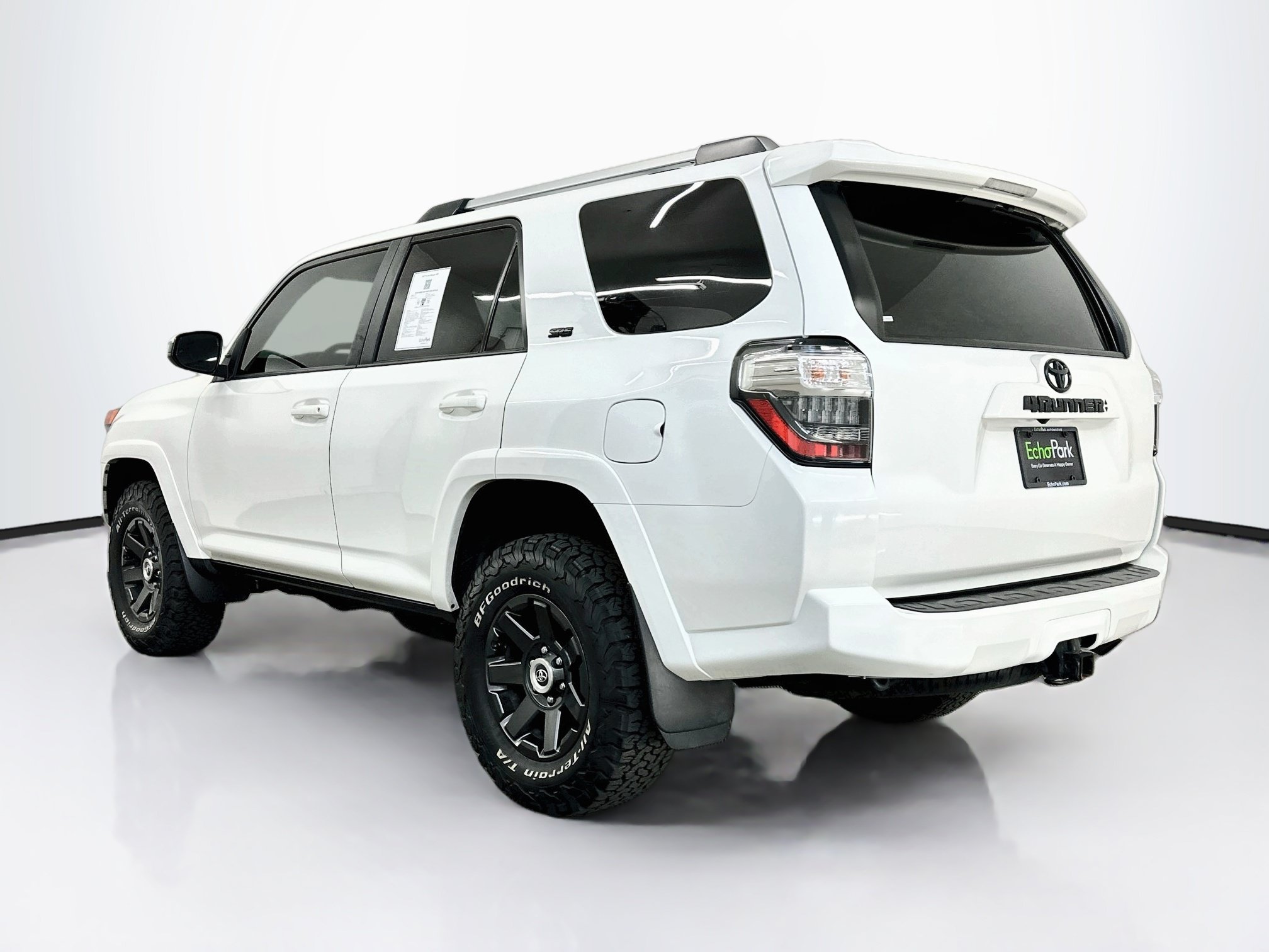 Used 2023 Toyota 4Runner SR5 AWD/4WD image 5