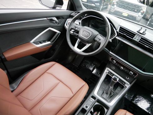 Used 2024 Audi Q3 2.0T Premium Plus w/ Premium Plus Package image 9