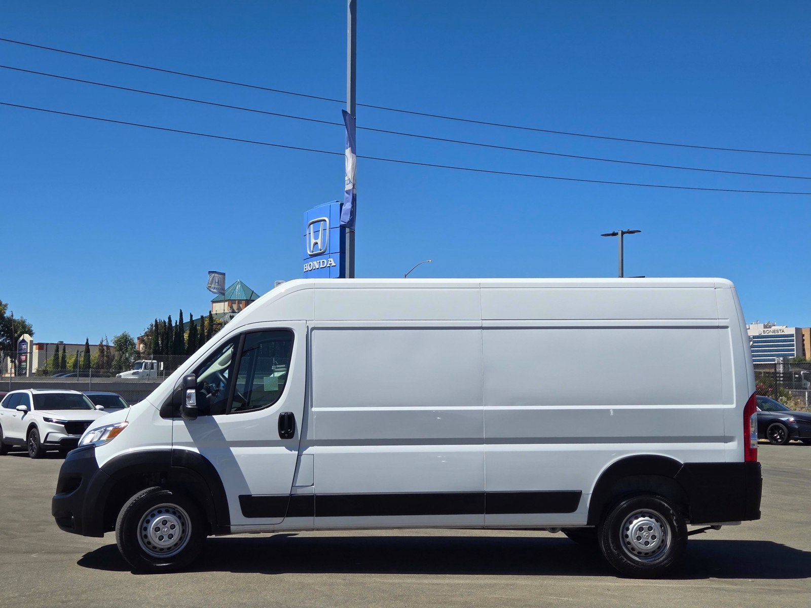 Used 2025 RAM ProMaster 2500 w/ Convenience Group FWD image 4