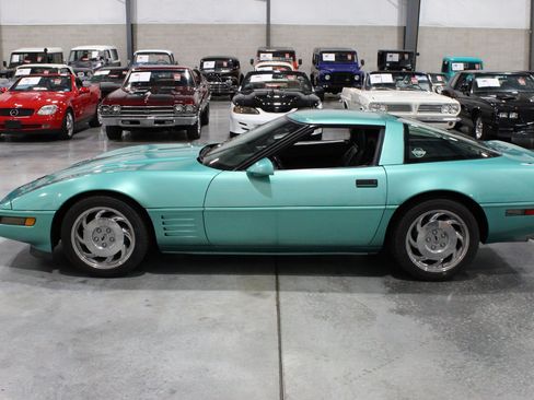 Used 1991 Chevrolet Corvette Coupe RWD image 22