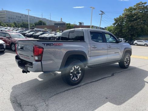 Used 2019 Toyota Tacoma TRD Off-Road AWD/4WD image 8
