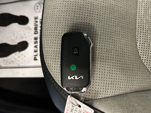 Used 2024 Kia Niro FWD image 17