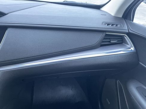 Used 2018 Cadillac XT5 Luxury w/ LPO, Wheel Lock Package image 16