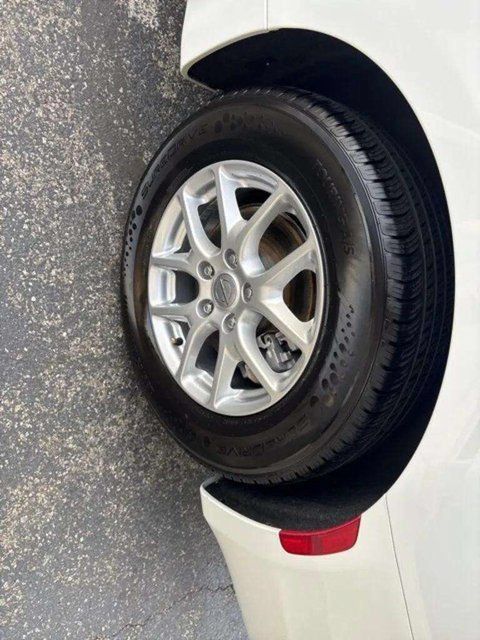 Used 2022 Chrysler Voyager LX FWD image 16