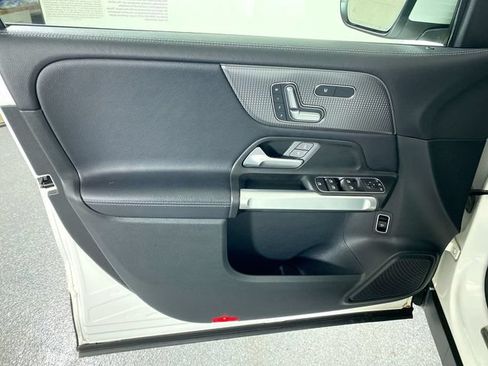 Used 2021 Mercedes-Benz GLB 250 4MATIC image 20