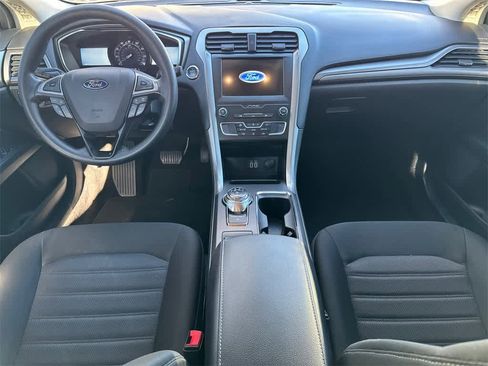 Used 2020 Ford Fusion SE image 17