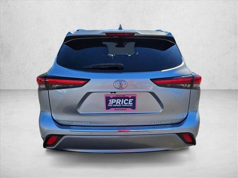 Used 2023 Toyota Highlander Platinum AWD/4WD image 7