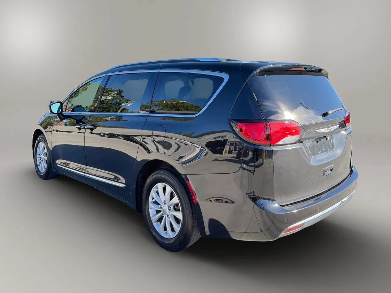 Used 2019 Chrysler Pacifica Touring-L FWD image 7