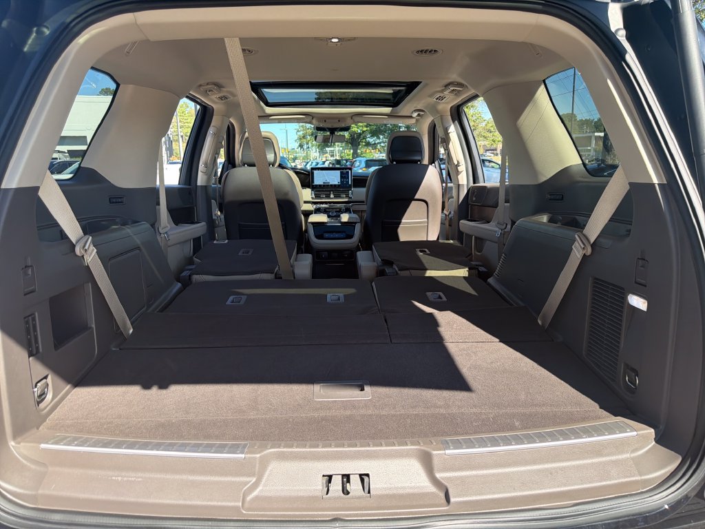 Used 2024 Lincoln Navigator Premiere AWD/4WD image 33