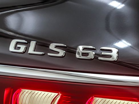 New 2026 Mercedes-Benz GLS 63 AMG 4MATIC image 9