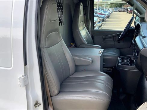 Used 2022 Chevrolet Express 2500 w/ Driver Convenience Package image 7