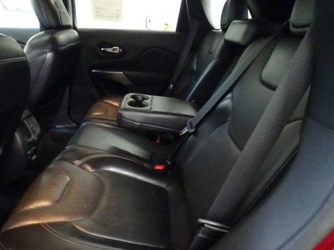 Used 2019 Jeep Cherokee Limited AWD/4WD image 4