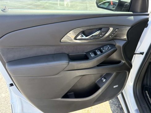 Used 2023 Chevrolet Traverse High Country FWD image 19
