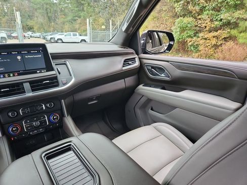 Used 2021 Chevrolet Tahoe Z71 image 12