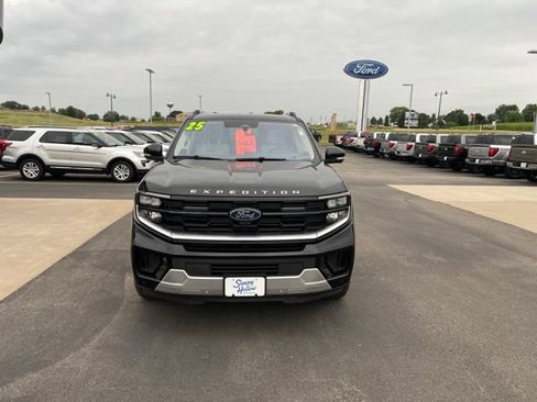 Used 2025 Ford Expedition Max Platinum w/ Driver's Package AWD/4WD image 2