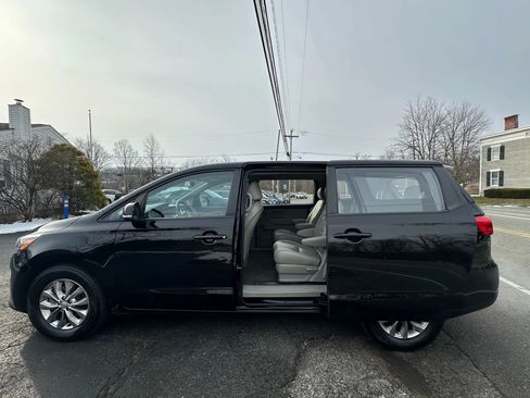 Used 2020 Kia Sedona L image 39
