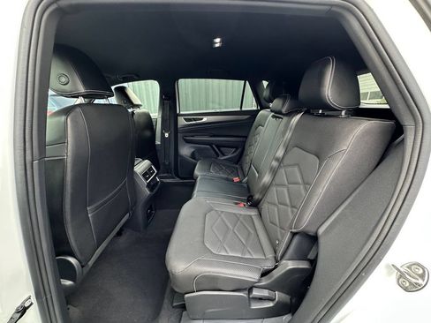 Used 2024 Volkswagen Atlas Cross Sport SE AWD/4WD image 23