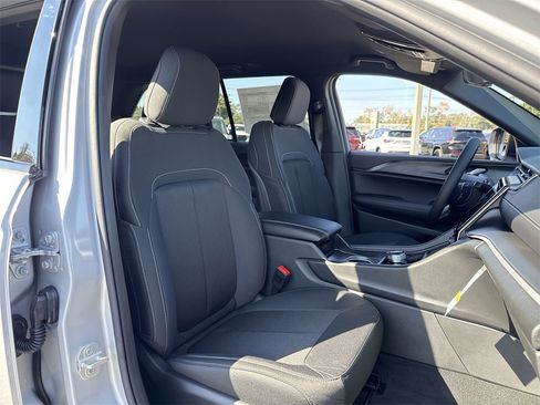 New 2025 Jeep Grand Cherokee Laredo image 27