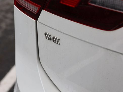 Used 2022 Volkswagen Tiguan SE R-Line AWD/4WD image 8