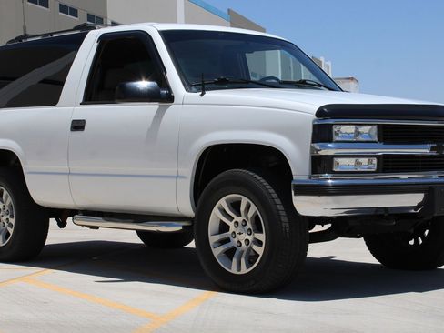Used 1999 Chevrolet Tahoe 4WD 2-Door w/ Skid Plate Pkg image 4