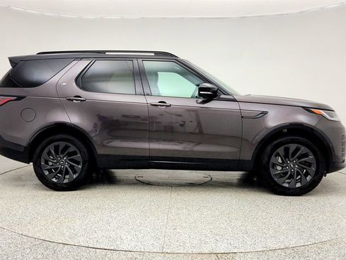 Used 2024 Land Rover Discovery Dynamic SE AWD/4WD image 4