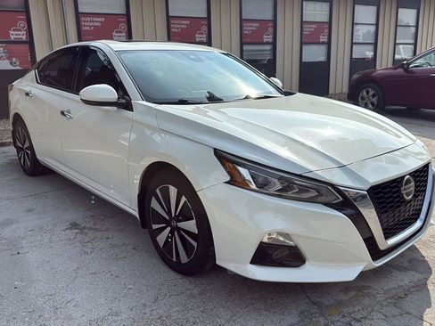 Used 2019 Nissan Altima 2.5 SV FWD image 3