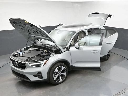 Used 2024 Volvo XC40 B5 Plus w/ Protection Package Premier AWD/4WD image 47