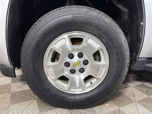 Used 2014 Chevrolet Suburban LS RWD image 13