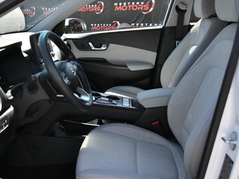 Used 2023 Hyundai Kona SE image 18