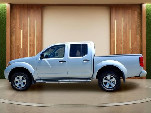 Used 2012 Nissan Frontier SV w/ SV Premium Utility Pkg AWD/4WD image 28