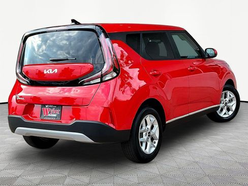 Used 2025 Kia Soul LX w/ LX Technology Package FWD image 6