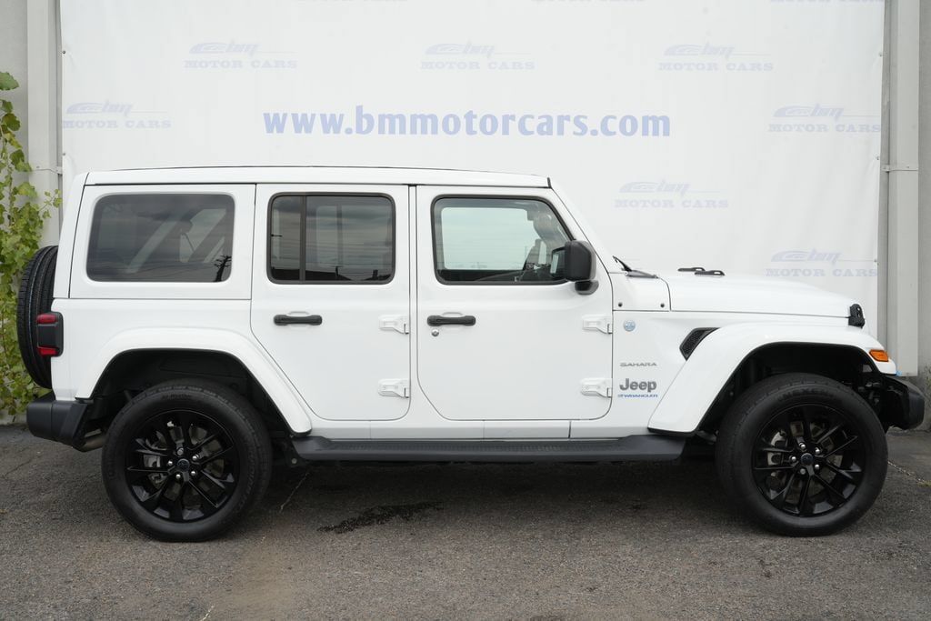 Used 2024 Jeep Wrangler Unlimited Sahara w/ Technology Group AWD/4WD image 7