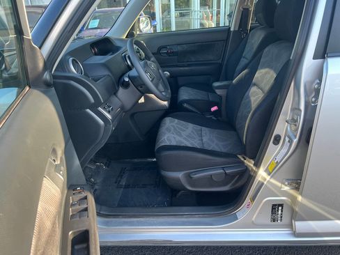 Used 2015 Scion xB image 19