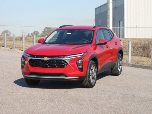 New 2026 Chevrolet Trax LT w/ Driver Confidence Package image 2