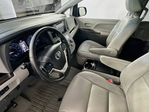 Used 2016 Toyota Sienna XLE Premium AWD/4WD image 7