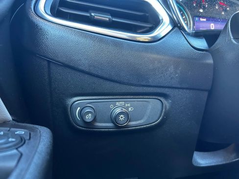 Used 2022 Chevrolet Equinox LT w/ Driver Convenience Package image 7