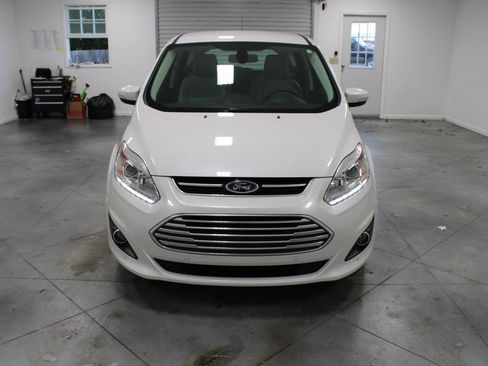 Used 2018 Ford C-MAX Titanium w/ Equipment Group 301A FWD image 3