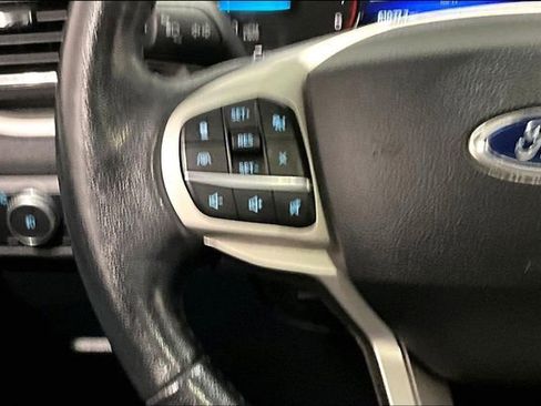 Used 2022 Ford Explorer XLT w/ XLT Sport Appearance Package image 11