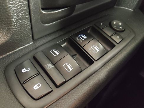 Used 2017 RAM 1500 ST RWD image 27