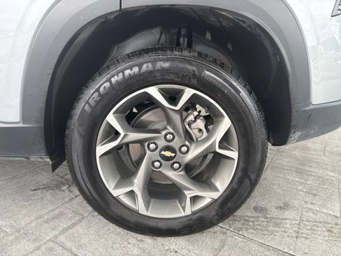 Used 2024 Chevrolet Trax LT FWD image 13