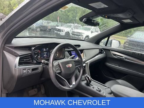 Used 2025 Cadillac XT6 Luxury FWD image 9