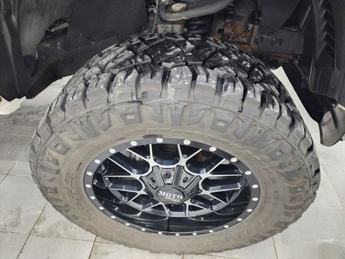 Used 2019 Toyota Tacoma Limited image 3