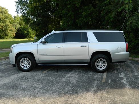 Used 2016 GMC Yukon XL SLT w/ Open Road Package AWD/4WD image 23
