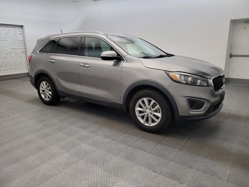 Used 2017 Kia Sorento FWD image 11